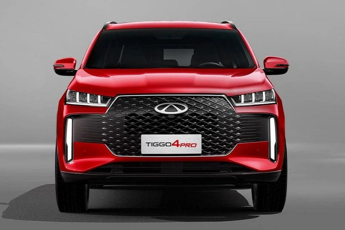 Chery Tiggo 4 Pro, вид спереди, официальное пресс-фото с хорошо видимой эмблемой Tiggo 4 Pro на решётке радиатора